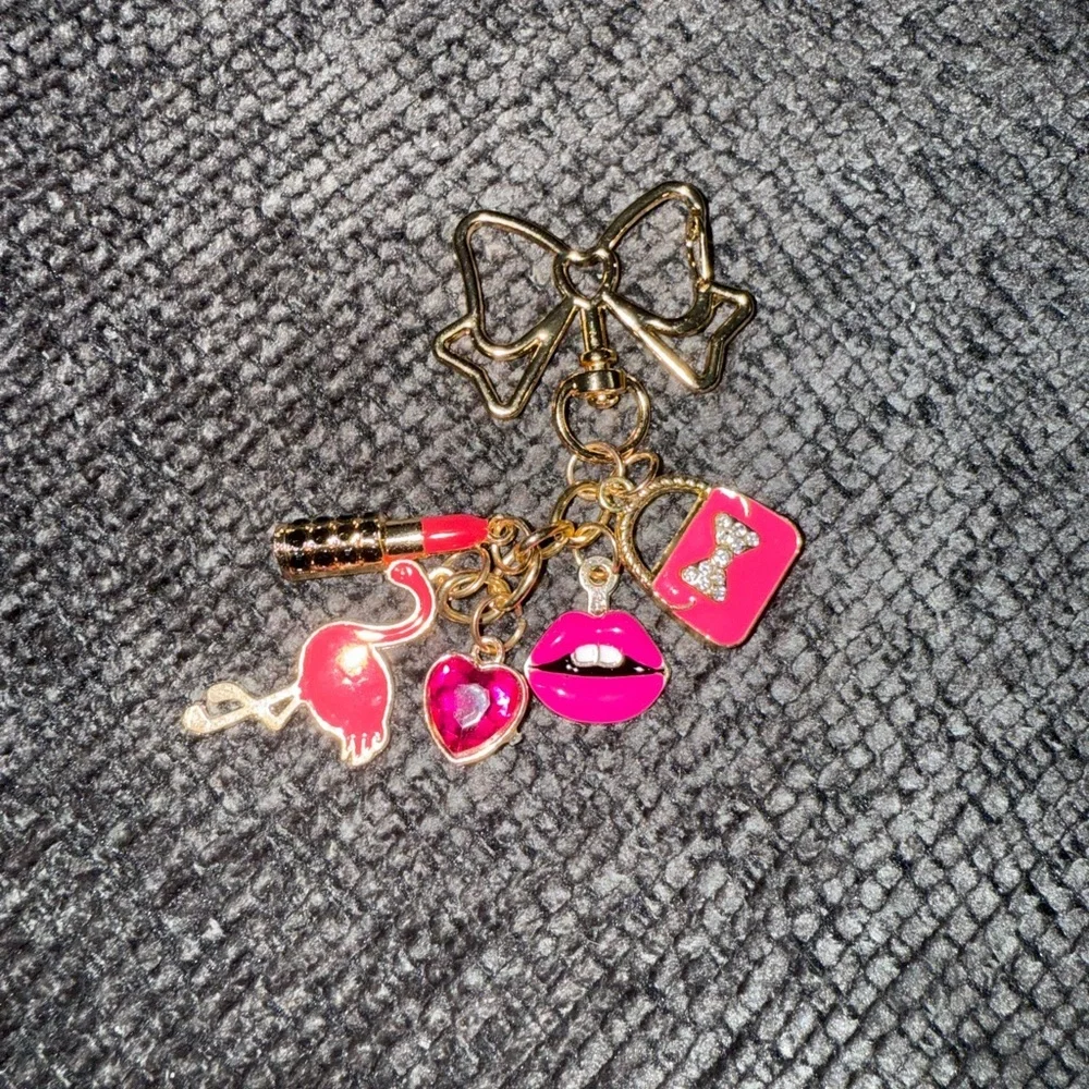 ✨ NWOT Pink & Gold Bow Bag Charm ✨